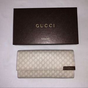 Gucci wallet with chain